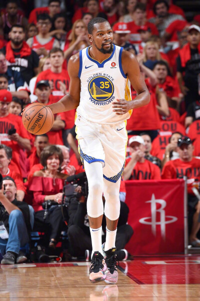 前者强调压 前者强调压